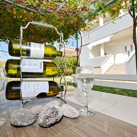 Antonija Apartment *